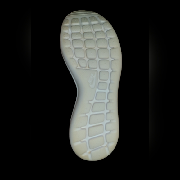 Nike size 7.5 black/white shoe - Picture 5 of 14